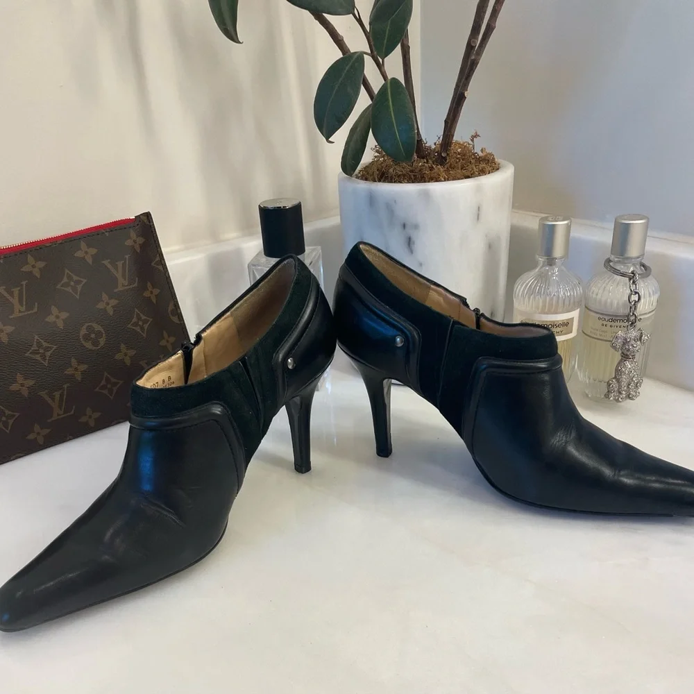 Cole Haan Black Ankle Booties labeled as size 8 but fit as a 7.5 - Picture 4 of 8